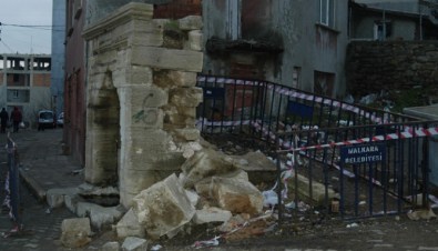 Defineciler 452 Yıllık Çeşmeyi Talan Etti