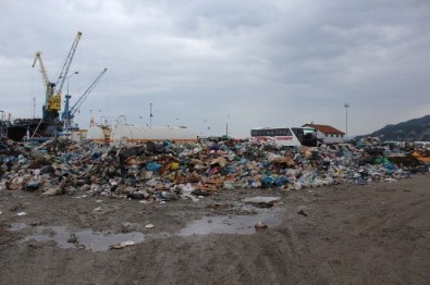 İnebolu Limanı Çöplüğe Döndü