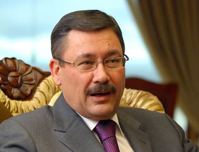 Melih Gökçek Aylin Nazlıaka için hashtag açtı