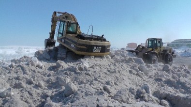 Muş'ta Kar Tepeleri Oluştu