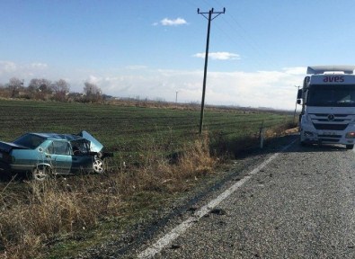 Otomobille Tır Çarpıştı Açıklaması 1 Yaralı