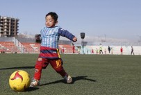 Poşetten Messı Forması Giyen Çocuk Hayaline Kavuşuyor