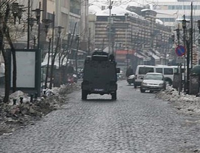 Sur'da çıkan çatışmada 1 polis şehit oldu
