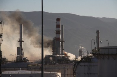 TÜPRAŞ'taki Yangını Söndürme Çalışmaları Sürüyor