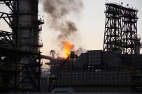 Tüpraş Yangınında 5 Kişi Dumandan Etkilendi