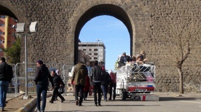 Yasak Kalktı 'Göç' İzdihamı Başladı