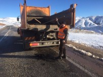 Yollarda Yama Çalışması Sürüyor