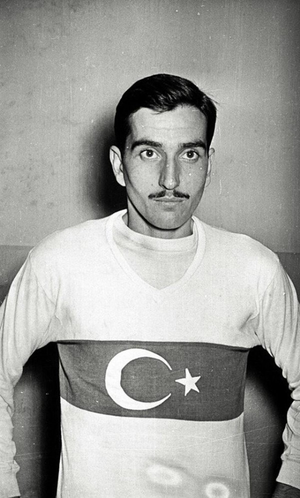 Türk futbolunun efsanelerinden Suat Mamat vefat etti