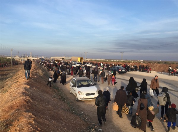 Suriye'deki siviller sınıra kaçıyor