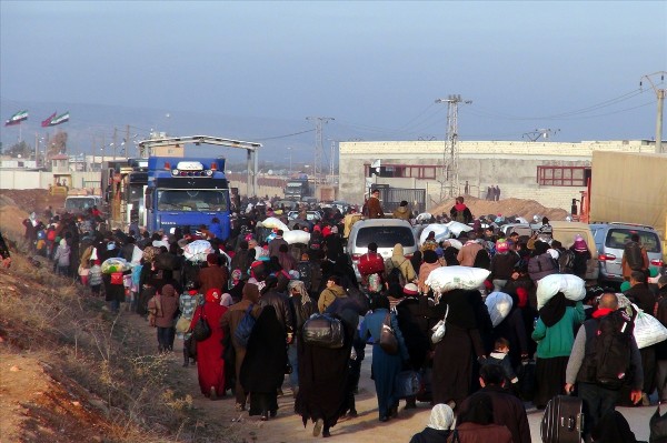 Suriye'deki siviller sınıra kaçıyor