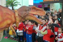 DINOZOR - Dinozor Gösterisi Çocukların İlgisini Çekiyor