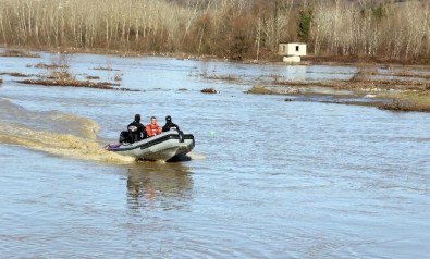 Irmakta Kaybolan Avcıyı Aramalar Sürüyor