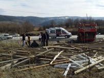 AHMET HAMDI AKPıNAR - Kargı'da Kamyonet Devrildi Açıklaması 3 Yaralı