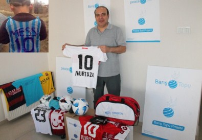 Poşet Formalı Çocuğun Spor Malzemeleri Elazığ'dan