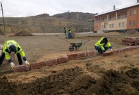 KALDIRIM TAŞI - Tavşanlı'da Düğün Salonu Bahçesinde Düzenleme Çalışmaları