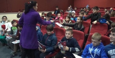 Ücretsiz Sinema İle Keyifli Anlar Yaşayan Çocuklara ''Bilecik Çocuk'' Dergisi Dağıtıldı