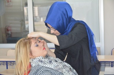 Yunusemre'yi İstanbul'da Temsil Edecek Makyaj Kursiyerleri İddialı Açıklaması