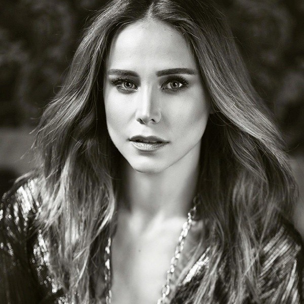 Burçin Terzioğlu'nu soydular!