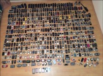200 Bin Liralık Cep Telefon Koleksiyonunu Satılığa Çıkardı