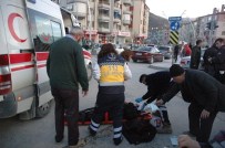 GAZIOSMANPAŞA ÜNIVERSITESI - Engelli Aracına Otomobil Çarptı Açıklaması 1 Yaralı