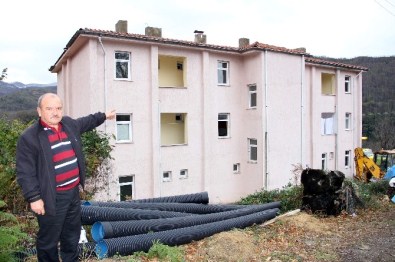 Hastane Olarak Yapılan Bina Atıl Halde Bekliyor