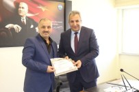 MEHMET YAPıCı - Kaymakam Yapıcı'dan Muhtara Takdir Belgesi