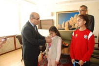 Vali Demirtaş'tan Satranç Ve Atletizm Şampiyonlarına Ödül