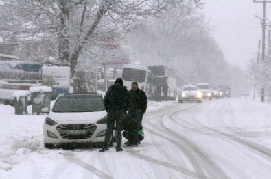 Abant Yolunda Onlarca Araç Yolda Kaldı