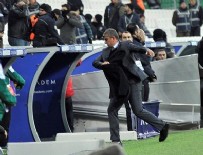 Bursaspor - Medipol Başakşehir maçında ortalık karıştı