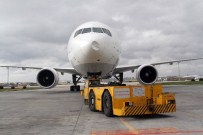 HAVA SAHASI - Kuş Çarpan Uçak, İstanbul'a Geri Döndü