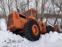 Yol Temizliği Yapan Kepçe Devrildi Haberi