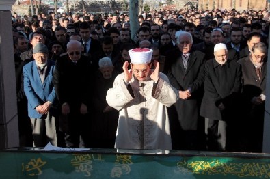 Eski Bakan Fehim Adak Son Yolculuğuna Uğurlandı