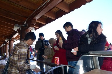 Mahalle Muhtarı Çocuklara Erciyes'te Kayak Keyfi Yaşattı