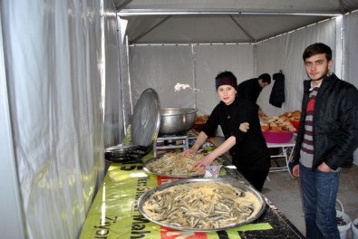 Mudanya Karadenizliler Festivali'nde 1 Ton Hamsi Dağıtıldı