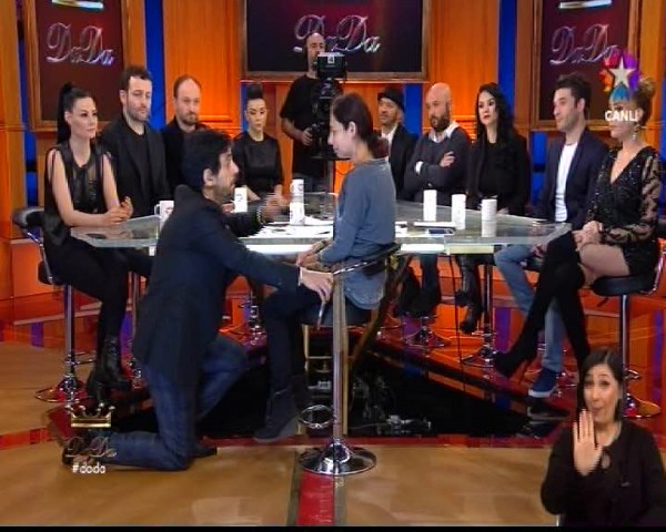 Dada'da çıplak eyleme Okan Bayülgen müdahale etti