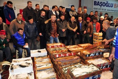 Başkan Tütüncü, Balık Mezadına Katıldı