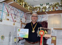 ŞAMPİYONLUK KUPASI - Damızlık Kuşlar Dünya Şampiyonluğu Bir Türk'ün