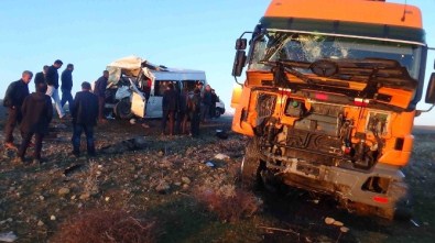Diyarbakır'da Trafik Kazası Açıklaması 8 Yaralı
