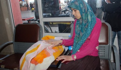 Garam Bebek Açlık Ve Soğuk Kurbanı Oldu