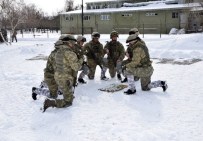 KOMANDO TUGAYI - Jöh Ve Pöh'ten 'TEK Vücut' Tatbikatı