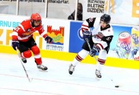 BUZ HOKEYİ TAKIMI - Şampiyon Buz Hokeyi Takımından Farklı Galibiyet