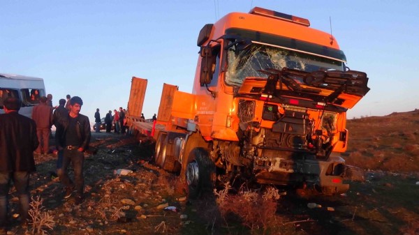 Diyarbakır'da feci kaza: 7 ölü, 16 yaralı