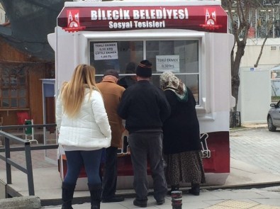 50 Kuruşa Satılan Ekmeğe Hücum