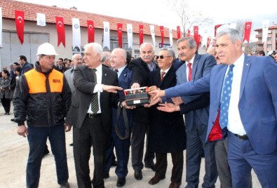 Büyükşehir Ek Hizmet Binası Temeli Atıldı