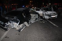Elazığ'da 3 otomobil birbirine girdi 5 yaralı