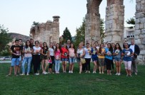 ÇOCUK OYUNU - Kitap Okuyana Çay Belediyeden