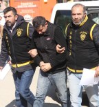 TEKEL BAYİSİ - Takip Ettiği Kişiyi 25 Kez Bıçaklayan Zanlı Adliyeye Sevk Edildi