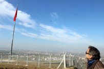 İBRAHIM İLHAN - Tepeye Dev Türk Bayrağı Asıldı