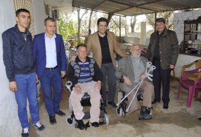 Turgay Genç'ten Tekerlekli Sandalye Hediyesi