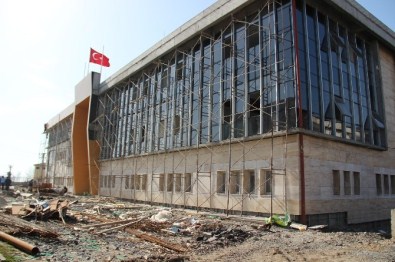 AK Parti Yöneticileri Vergi Dairesi İnşaatını İnceledi